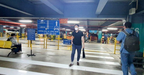 Taxi, xe công nghệ “hết đường” chèo kéo, làm giá ở sân bay Tân Sơn Nhất