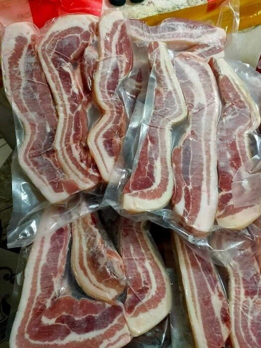 Giá thịt lợn ngoài chợ "đắt xắt ra miếng”, chị em có tìm đến hàng đông lạnh nhập khẩu?