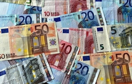Đằng sau việc đồng euro tiếp tục giảm sâu