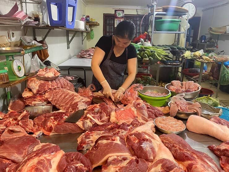 Giá xăng giảm 5 lần liên tiếp nhưng bát phở đầu ngõ vẫn 50 nghìn đồng không giảm