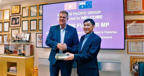 Ông Johnathan Hạnh Nguyễn bàn phát triển dịch vụ vận tải hàng hóa bằng máy bay với đối tác Úc