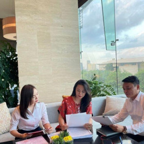 Bà Đào Lan Hương mời luật sư, khẳng định vẫn là vợ chồng với shark Bình