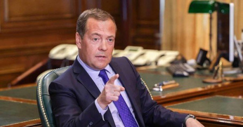 Cựu Tổng thống Nga Medvedev đưa ra cảnh báo đen tối về giá khí đốt