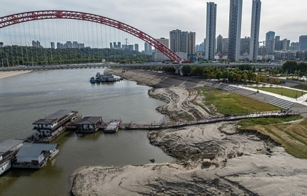 Dấu hiệu khó khăn của kinh tế Trung Quốc lộ ra từ những dòng sông cạn