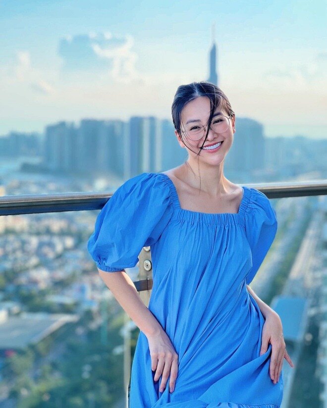 Hoa hậu Phương Khánh khoe căn penthouse mới mua, nội thất đơn giản, view đáng giá triệu đô