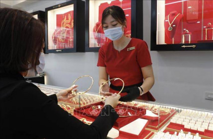 Giá vàng sáng 31/8 giảm 100.000 đồng/lượng