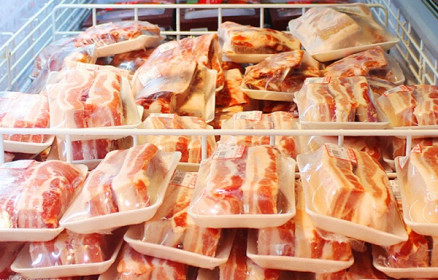 Giá thịt heo nhập rẻ bằng một nửa trong nước