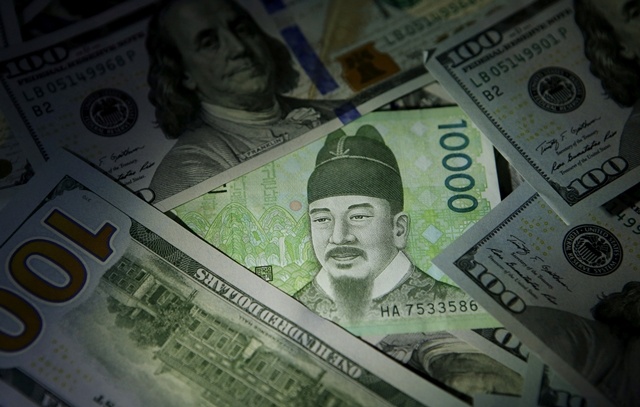 Chứng khoán châu Á phần lớn giảm điểm, nhiều đồng tiền trong khu vực suy yếu