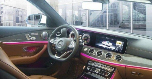 Nữ luật sư giao 1 triệu USD tiền 'chạy án' trên xe Mercedes