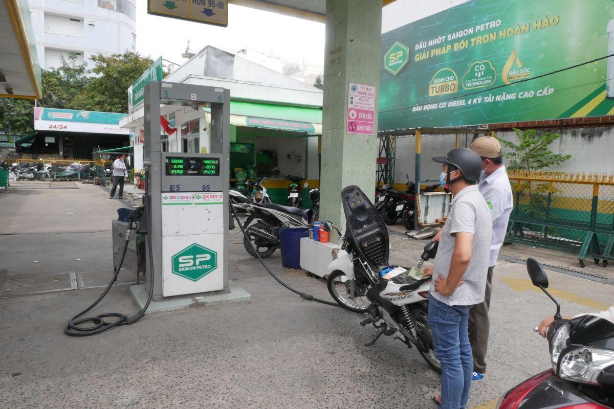 Nhiều cây xăng của Saigon Petro ở TPHCM vẫn hoạt động dù đã bị tước giấy phép