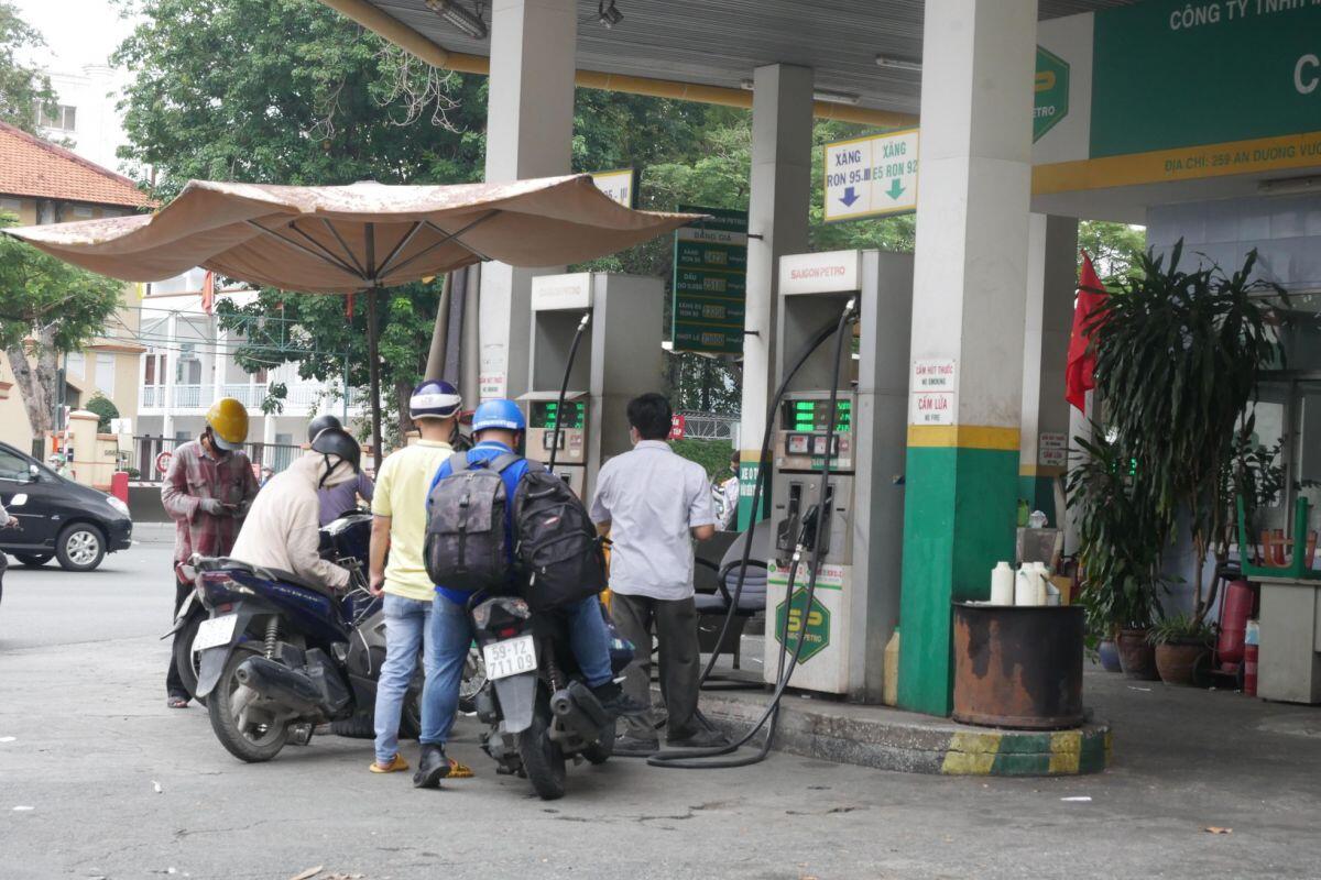 Nhiều cây xăng của Saigon Petro ở TPHCM vẫn hoạt động dù đã bị tước giấy phép