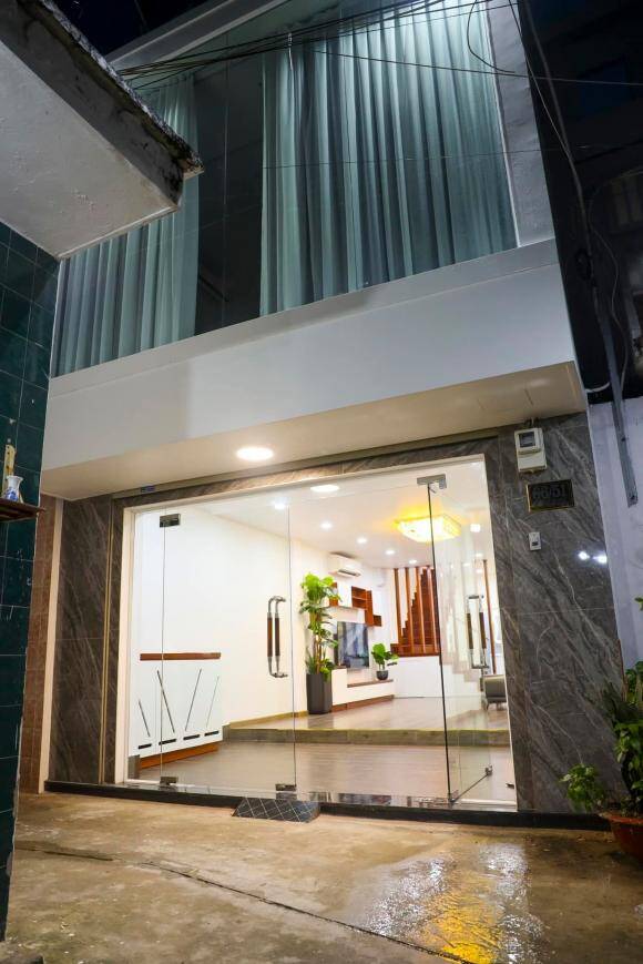 Ngắm căn nhà gần 8 tỉ đang được rao bán của vợ chồng nữ ca sĩ nổi tiếng một thời với bản hit "yêu đơn phương"