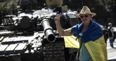 Người dân Kiev ăn mừng đòn phản công của quân đội Ukraine