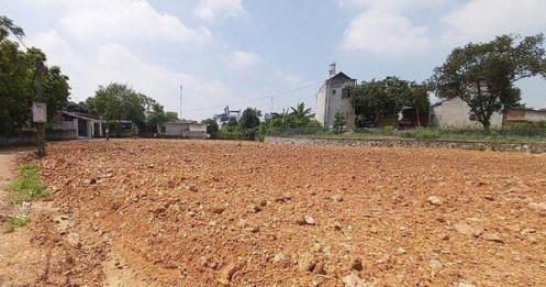 Hàng nghìn m2 đất lúa bị san lấp trái phép ở Thái Nguyên