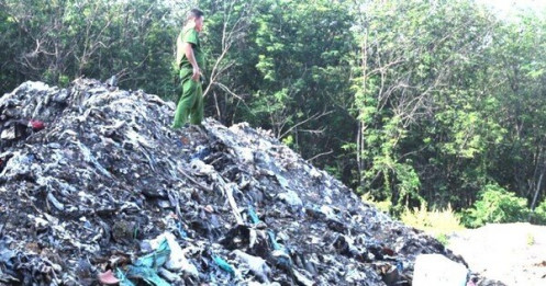 Vụ chôn hơn 2.000 tấn rác thải ở Bình Dương: Chủ cơ sở khai gì?