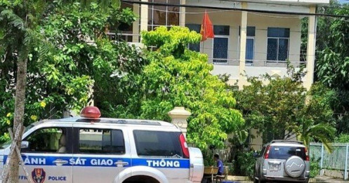 Bắt quyền Đội trưởng Đội Quản lý thị trường ở Bình Thuận và hai thuộc cấp