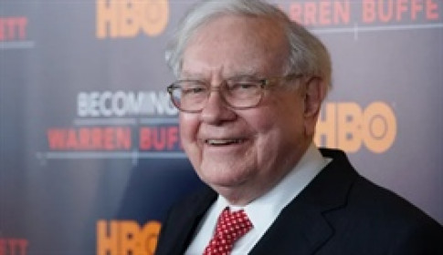 Warren Buffett: Khi chứng khoán lao dốc, đừng xem bảng điện quá nhiều