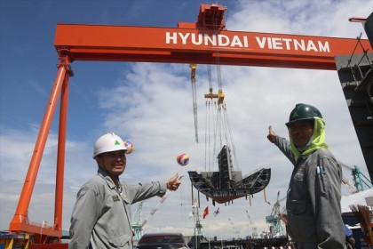 Hyundai vận hành cẩu trục 700 tấn lớn nhất Đông Nam Á