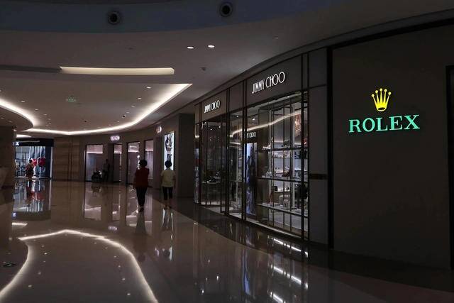 Trong khi Rolex ở Anh 'có tiền cũng không mua được', vì sao nhà giàu Trung Quốc đua nhau bán lại giá rẻ?