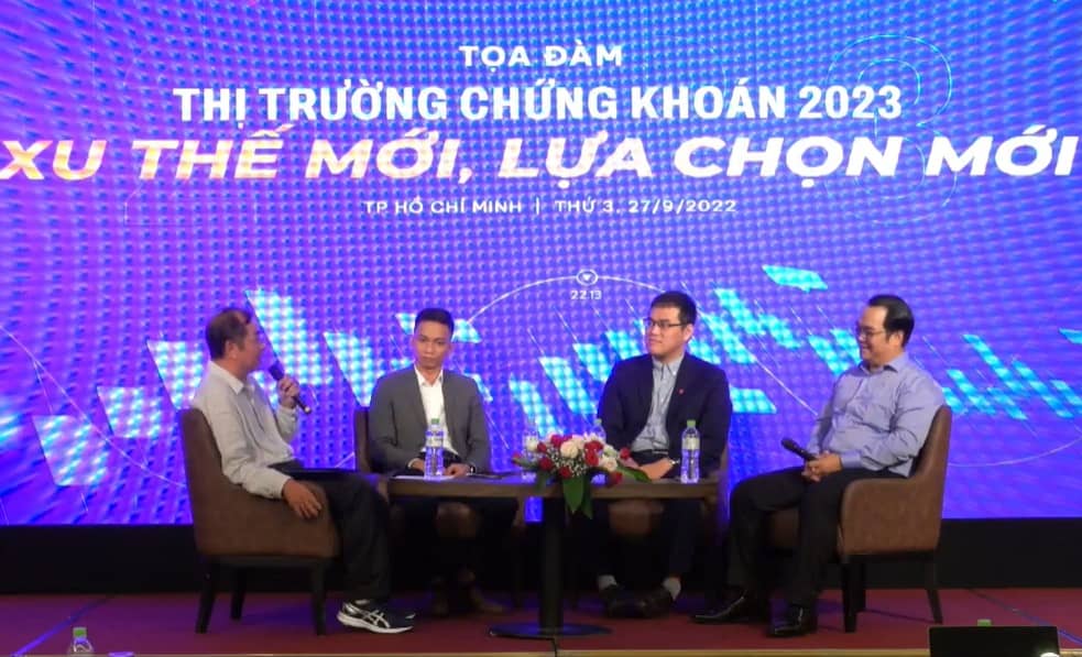 Chứng khoán xập xình khó kiếm lời, nhà đầu tư có nên dùng "copy trading"?