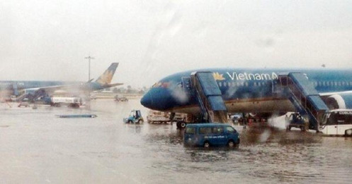 Đóng cửa 10 sân bay, tàu hỏa dừng cấp tốc ứng phó bão Noru sắp đổ bộ