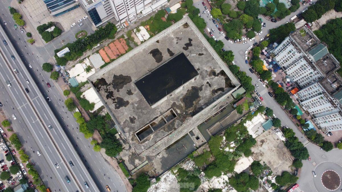 Hoang tàn tòa cao ốc nghìn tỷ 'đắp chiếu' trên đất vàng Hà Nội