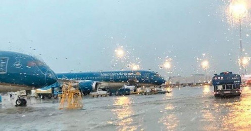 Mở cửa trở lại 6 sân bay miền Trung sau bão Noru