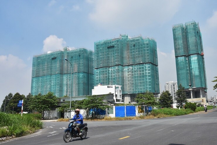 Lo lãi vay tăng, loạt nhà đầu tư bán tháo bất động sản, người vay mua nhà như “ngồi trên lửa”