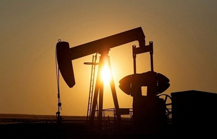 Giá dầu khép lại tuần tăng giá bằng một phiên giảm