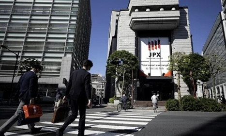 Chứng khoán châu Á trái chiều, Nikkei tăng trong khi Hang Seng xuống đáy 11 năm
