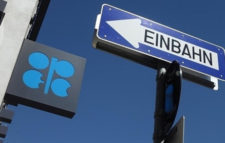 Giá dầu bật tăng trước khả năng OPEC+ cắt giảm mạnh sản lượng