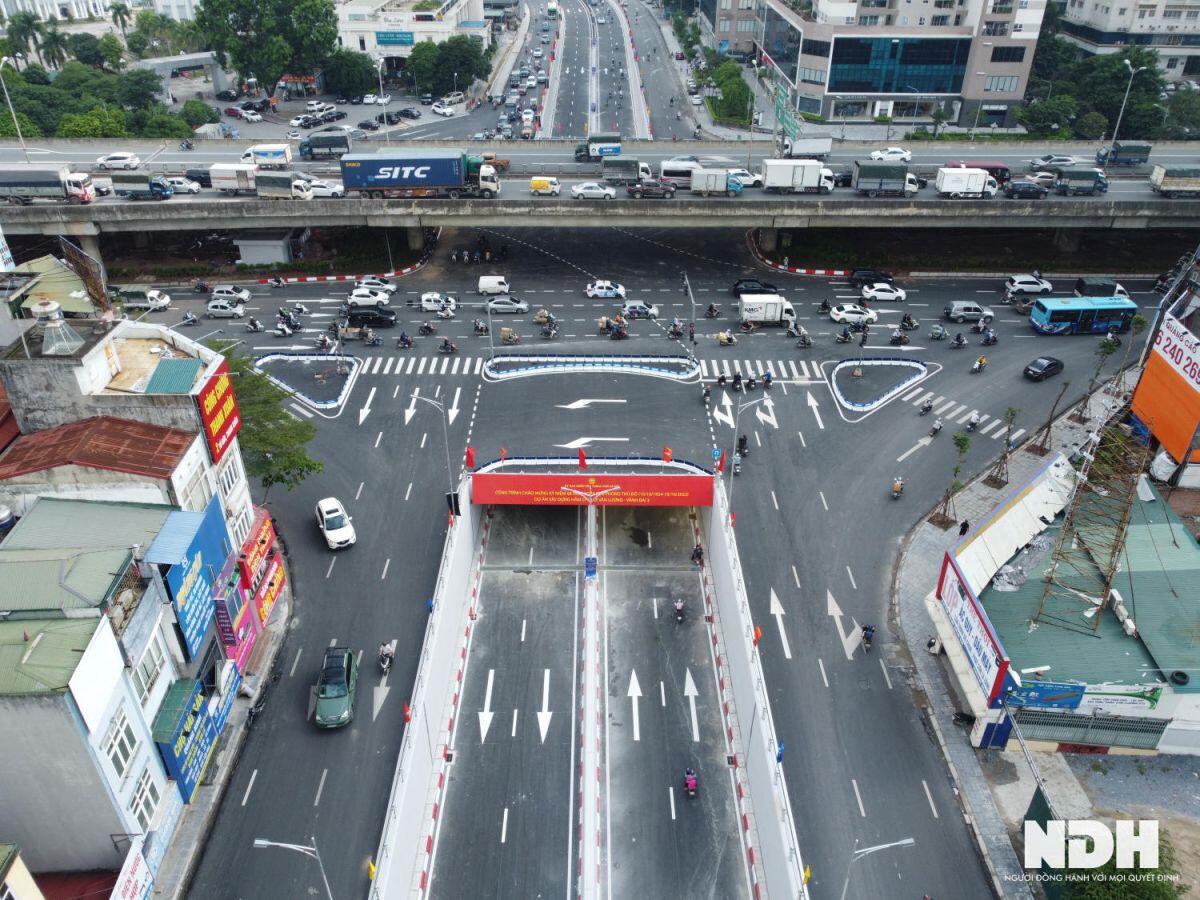 Cận cảnh nút giao thông 3 tầng Lê Văn Lương - Vành đai 3
