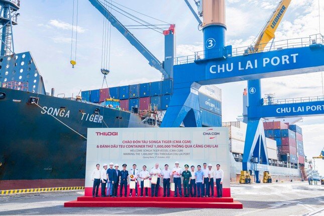 Đón tàu lớn và đánh dấu TEU CONTAINER quốc tế thứ 1 triệu qua Cảng Chu Lai