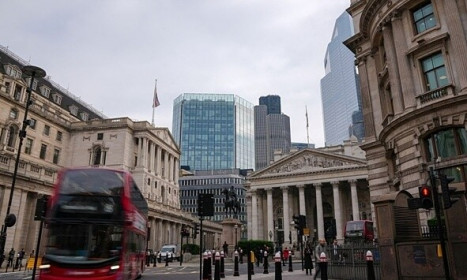 Fitch hạ triển vọng xếp hạng tín dụng nợ công Vương quốc Anh