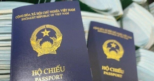 Pháp có quy định mới với hộ chiếu xanh tím than của Việt Nam
