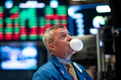 Dow Jones giảm hơn 400 điểm