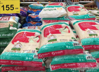 Giá gạo Thái rơi xuống mức thấp của hai tháng