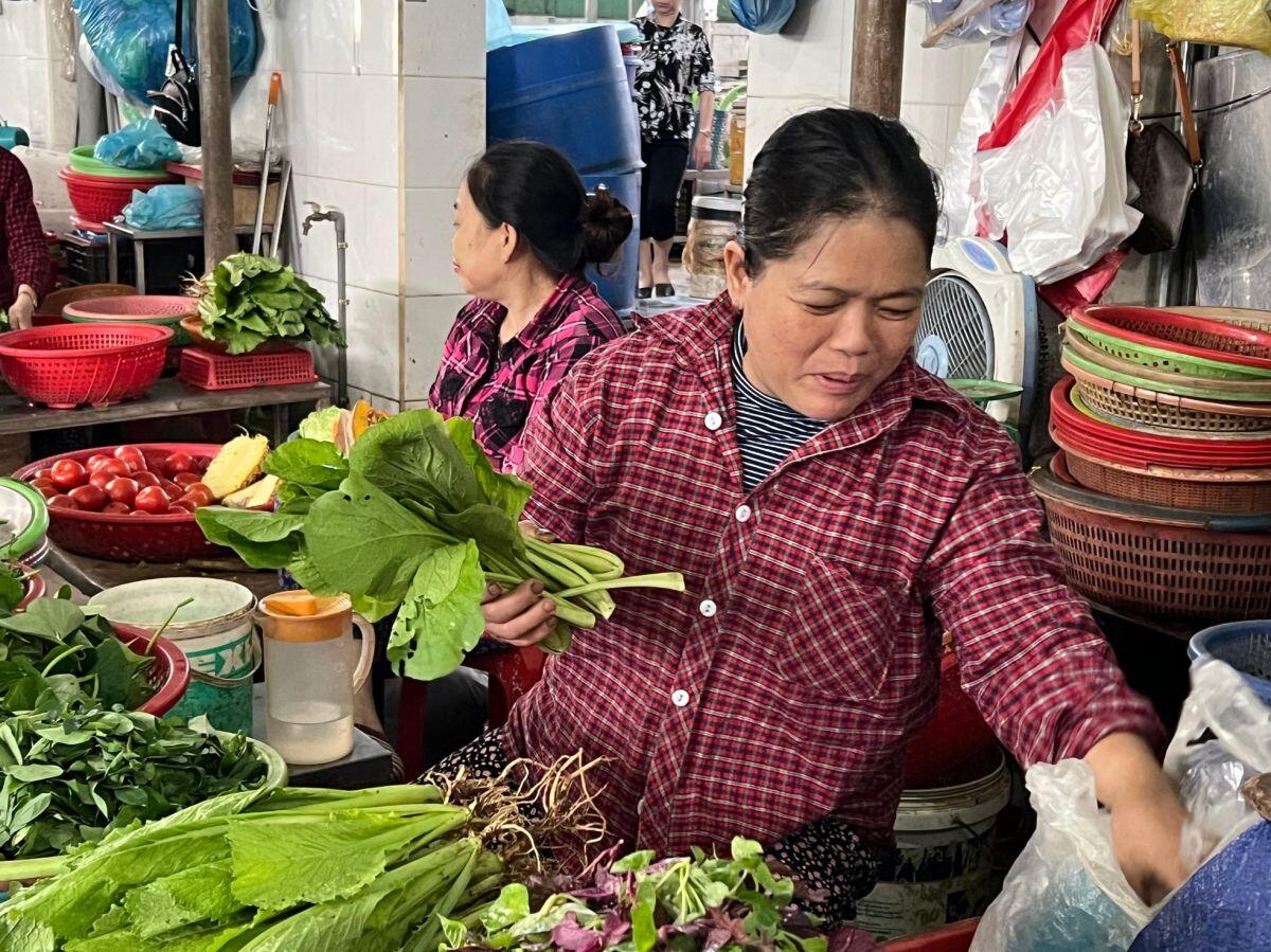 Giá thực phẩm, rau xanh ở Đà Nẵng tăng chóng mặt