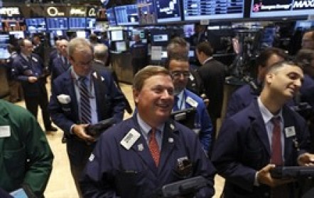 Dow Jones bật tăng 550 điểm, Nasdaq Composite vọt hơn 3%