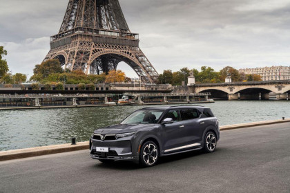 Báo Pháp: 4 mẫu SUV của VinFast 'làm mưa làm gió' tại Paris Motor Show 2022