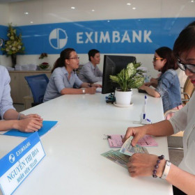 Sau nhiều thương vụ thoái vốn, thượng tầng Eximbank lại biến động