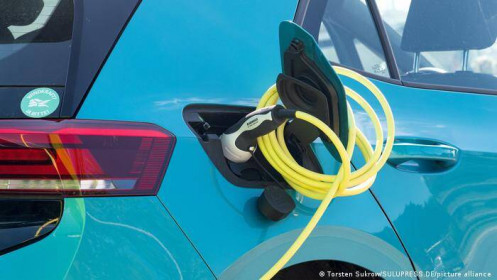 EU thông qua luật cấm bán ô tô sử dụng năng lượng hóa thạch từ năm 2035