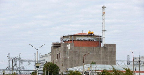 Ukraine tố Nga pháo kích khiến nhà máy hạt nhân Zaporizhzhia bị ngắt khỏi đường điện