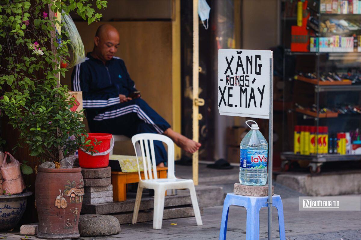 Hà Nội "khát xăng": Đại lý đóng cửa hoặc giới hạn mức bán