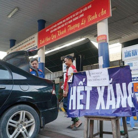 Nhiều cửa hàng xăng dầu tại Hà Nội tạm nghỉ vì hết hàng, chờ tiếp thêm nhiên liệu