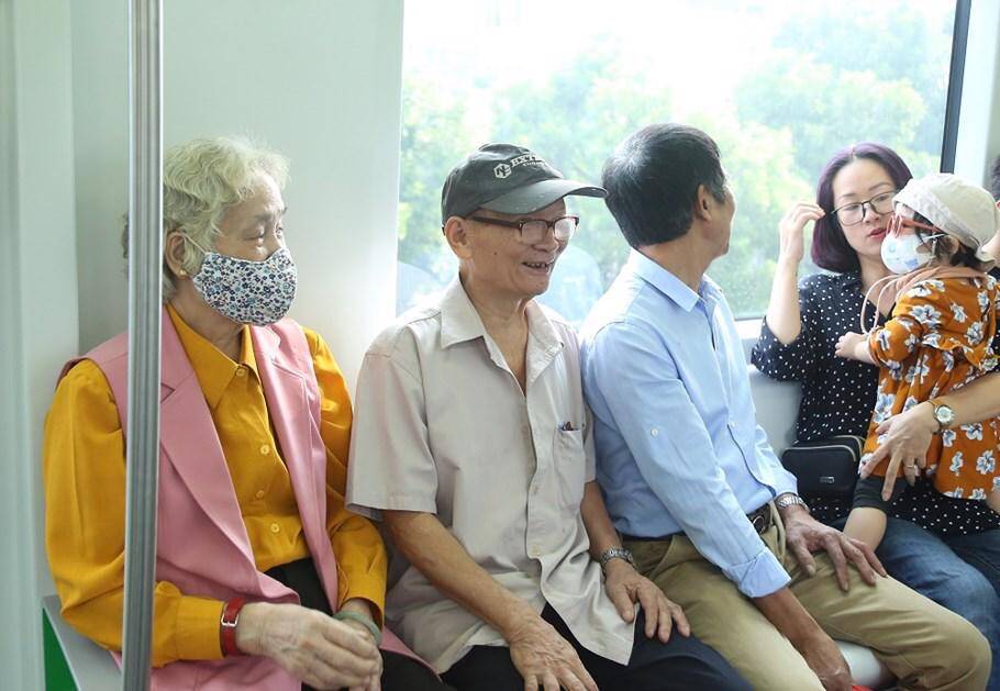 Tròn 1 năm vận hành, đường sắt Cát Linh – Hà Đông ngày càng hút khách