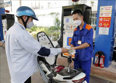 Nhiều cửa hàng tại Hà Nội hết xăng dầu: Khách hàng dồn về các cây xăng của Petro
