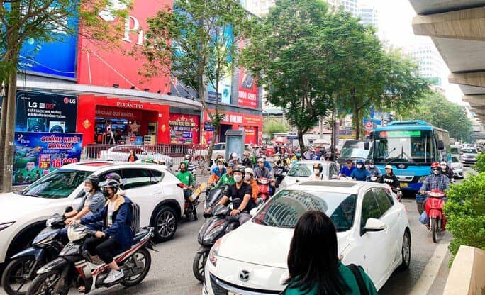 Cây xăng đóng cửa, cắt giảm nhân viên bán xăng trước giờ điều chỉnh giá