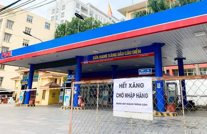 Cây xăng đóng cửa, cắt giảm nhân viên bán xăng trước giờ điều chỉnh giá