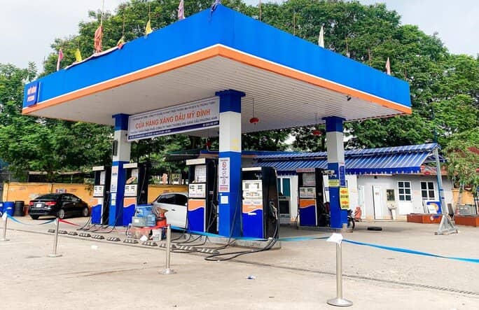Cây xăng đóng cửa, cắt giảm nhân viên bán xăng trước giờ điều chỉnh giá